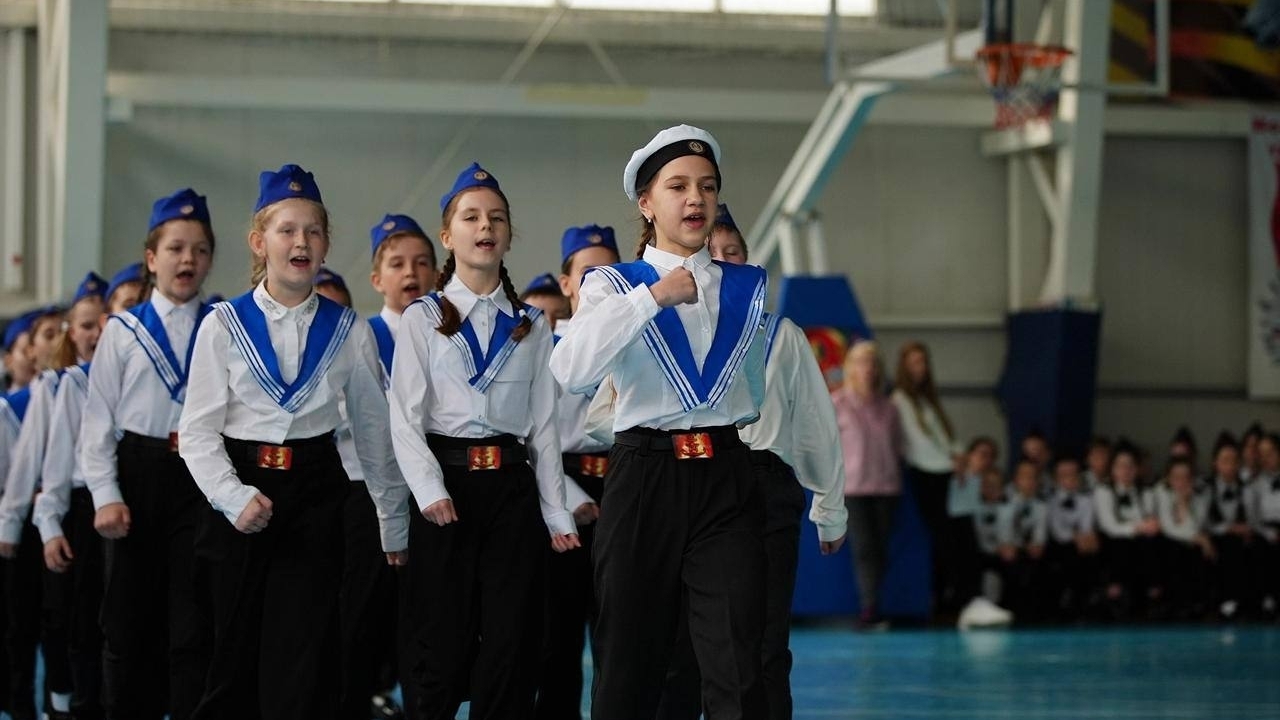 Смотр строя и песни среди обучающихся